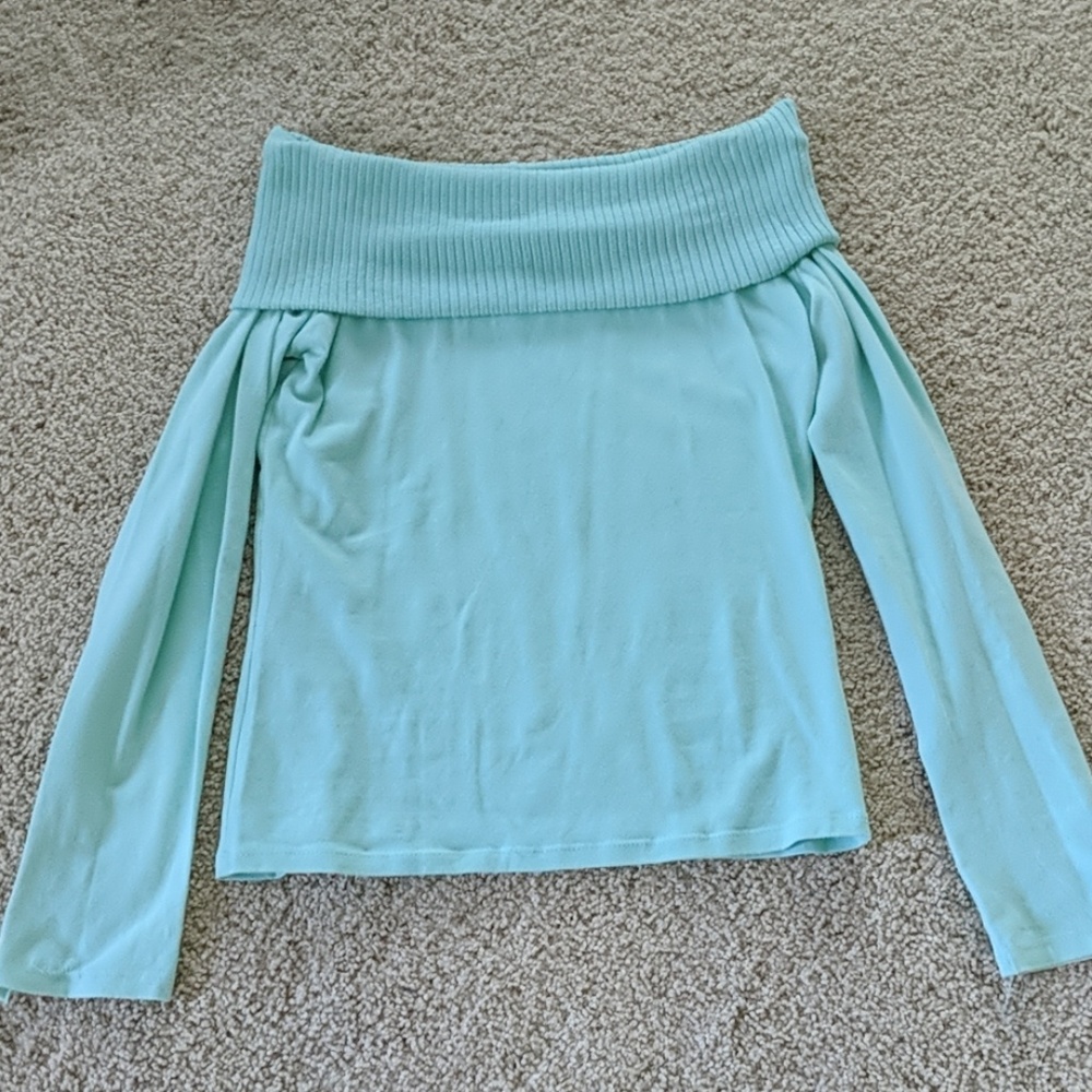 Off the shoulders cotton long sleeve